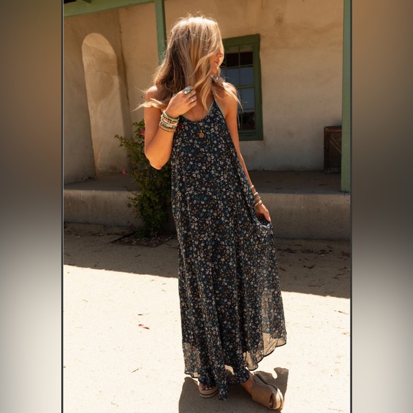 Three Bird Nest Oasis Pocket Maxi Dress - Navy Floral - Picture 11 of 13